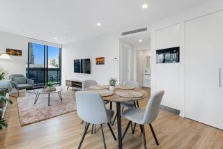 Couples Escape in Ruby Surfers Paradise - CoastHM - 5