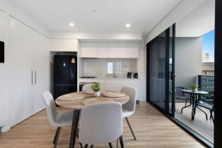 Couples Escape in Ruby Surfers Paradise - CoastHM - 1