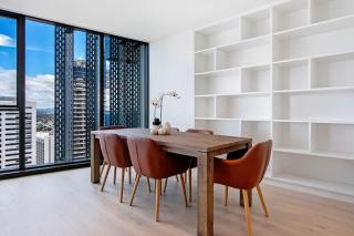 Signature Broadbeach Ocean Views Apartment - CoastHM - 3