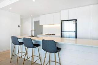 Signature Broadbeach Ocean Views Apartment - CoastHM - 1
