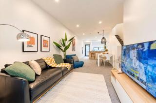 Downtown Bliss - 4-BR Retreat Amidst the Cityscape - 0