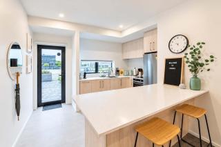 Downtown Bliss - 4-BR Retreat Amidst the Cityscape - 9