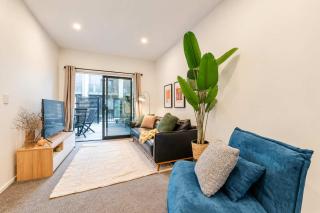 Downtown Bliss - 4-BR Retreat Amidst the Cityscape - 5