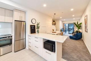 Downtown Bliss - 4-BR Retreat Amidst the Cityscape - 4