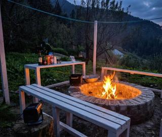 Entire Traditional cottage with Cinema & Bonfire - 8