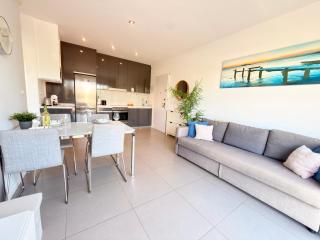 NEW LUXURY SEAVIEW ROOF Apartments - 5