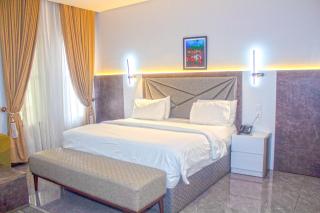 Saint Tropez Hotel & Suites - 1