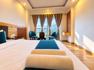 Rock Pine View Cottage & Cafe, Mussoorie - blissful view from rooms - 8