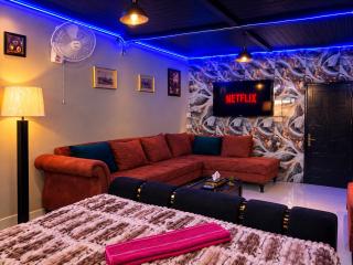 Premium VIP Apartment with Private Lawn & City View - 9