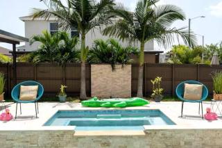 4BR Vacation Home with Spa, Pool, Outdoor BBQ&Patio - 1