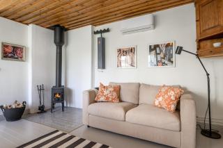Cozy cottage with outdoor sitting area - 0