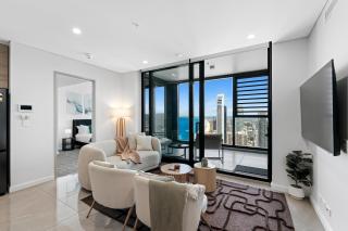 Level 50 3BR Skyhome - Heated Sky Pool & Panoramic Ocean Views, Parking - Ideal for Repco Supercars GC500 - 0