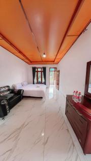 Donny's Guest House - 4