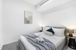 Level 50 3BR Skyhome - Heated Sky Pool & Panoramic Ocean Views, Parking - Ideal for Repco Supercars GC500 - 3