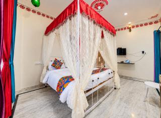 The White House by Lake Pichola - 4
