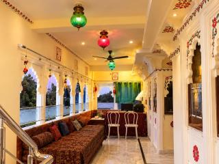 The White House by Lake Pichola - 0