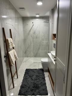 The Ivory Residence - 2BR - Free Garage Parking - 5