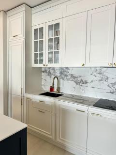 The Ivory Residence - 2BR - Free Garage Parking - 4