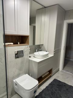 The Ivory Residence - 2BR - Free Garage Parking - 3