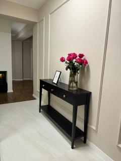 The Ivory Residence - 2BR - Free Garage Parking - 2