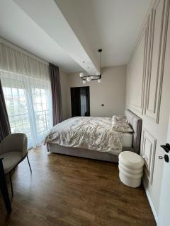 The Ivory Residence - 2BR - Free Garage Parking - 1
