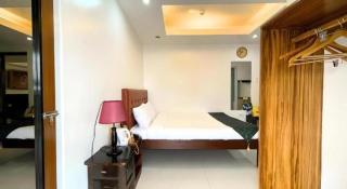 Pilot Hotel -  - 1