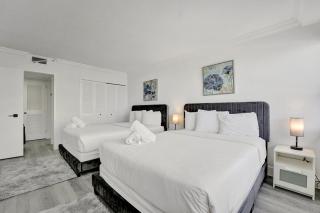 Charming Ocean View Condo Beach Service 806 - 9
