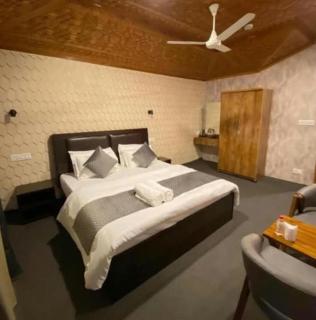Iqbal Himalayan stay Hotel and Restaurant - 0