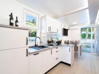 Dream houseboat by the sea with whirlpool - 9