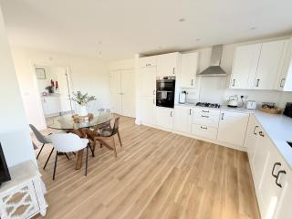 Furnished 4BR Home - Office & 6-Car Parking - 1