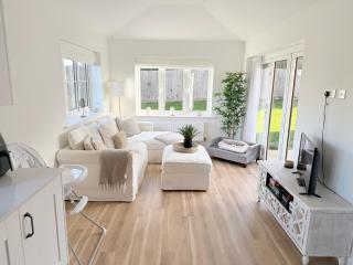 Furnished 4BR Home - Office & 6-Car Parking - 9