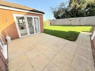 Furnished 4BR Home - Office & 6-Car Parking - 6