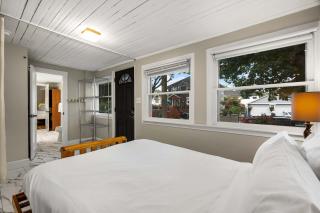 4BR Downtown Home 9 Beds Walk to Lake - 2