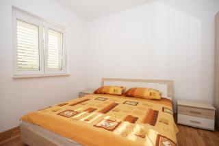 Spacious apartment in Žrnovo with shared pool 100 m² - 8