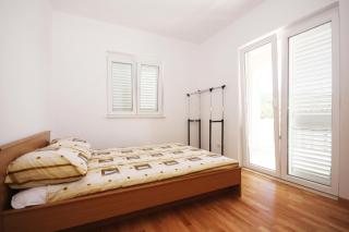 Spacious apartment in Žrnovo with shared pool 100 m² - 3