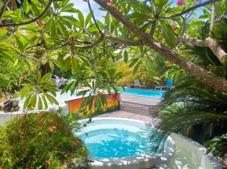 Bungalow accueillant avec jacuzzi à Grand-Bourg - 5