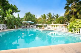 Bungalow accueillant avec jacuzzi à Grand-Bourg - 4