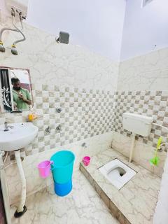 Maa kaushalya Guest House in Ayodhya - 8