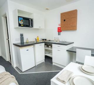 Lovely Modern Central Coventry Budget Studio - 3