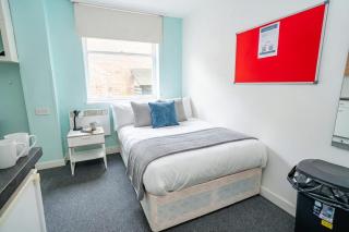 Lovely Modern Central Coventry Budget Studio - 4
