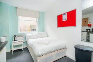 Lovely Modern Central Coventry Budget Studio - 6