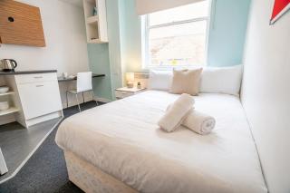 Lovely Modern Central Coventry Budget Studio - 0