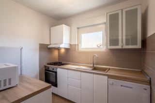 Spacious apartment in Stari Grad, 80 m², serene garden - 7