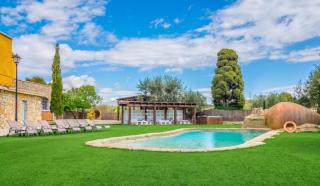 Spacious villa in Can Trabal with private pool and jacuzzi 980 m² - 3