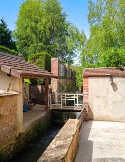 Maison chaleureuse à Cézy avec jardin clôturé - 1