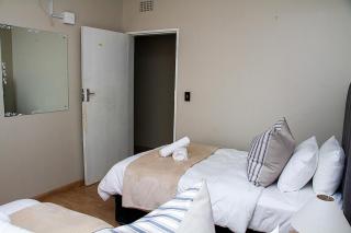 Airport Gem Guestroom 3 - 4
