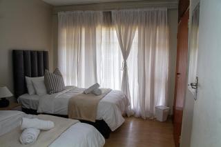 Airport Gem Guestroom 3 - 1