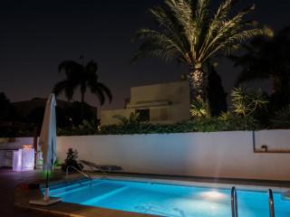 Spacious House with Private Pool in Vera, 420 sqm - 1