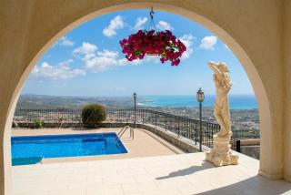 Peyia Villa with sea view, private pool, and garden - 9