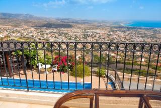 Peyia Villa with sea view, private pool, and garden - 4